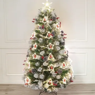 Árbol de Navidad con fibra óptica que combina el follaje tradicional con puntos de luz que crean un efecto brillante.